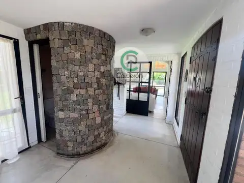 Casa en Venta con 4 cocheras