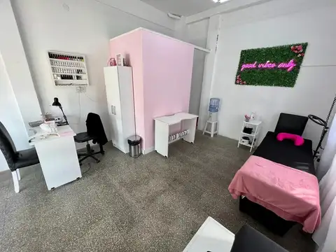 LOCAL COMERCIAL 26 M2 - EN ESQUINA - EN CENTRO COMERCIAL - CON RENTA