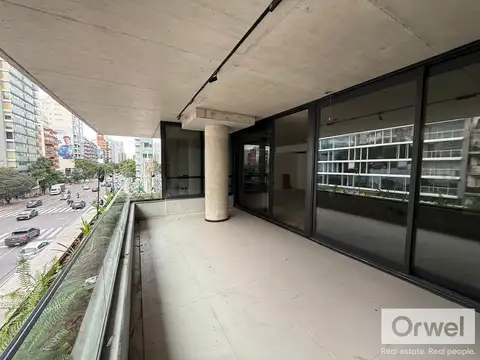 Oficina en ALQUILER en Belgrano. Seguridad. Cochera. Balcon