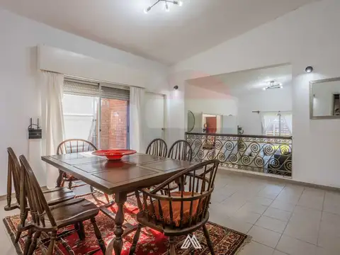 Casa en Venta con 4 cocheras