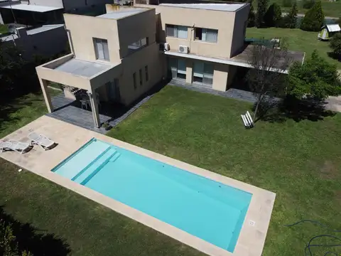 Casa en venta en Roldán