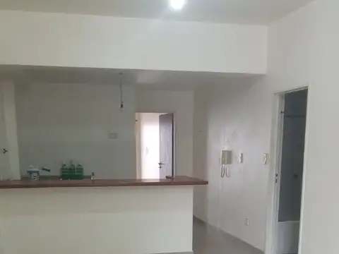 Castro 1600, Piso PB