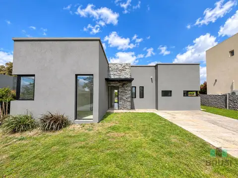 Casa en Venta en Pilar del Este - Santa Guadalupe, USD 169.000