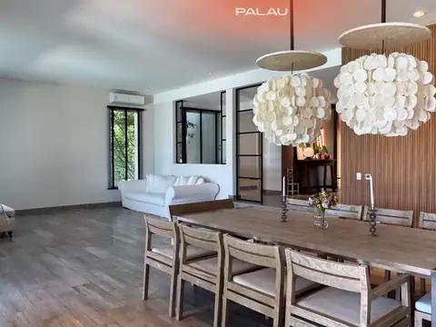 Casa en Venta con 4 cocheras