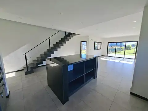 Casa en Alquiler en Joaquin Gorina, $ 2.000.000