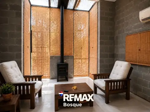 Casa 4 ambientes con 2 baños