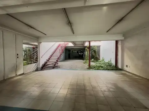 LOCAL COMERCIAL - ALQUILER - 700 m2 - LUJAN