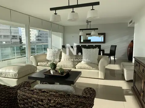 Alquila departamento de 3 dormitorios en Mansa- Punta del Este