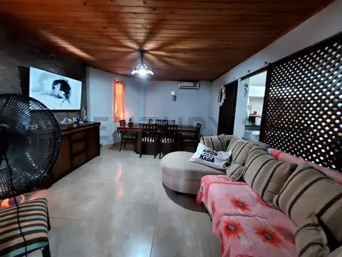 Casa 3 ambientes con 2 baños