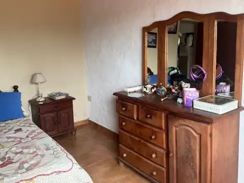 VENTA DE LOCAL COMERCIAL Y 2 CASAS