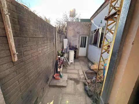 Casa 2 dormitorios s/patio