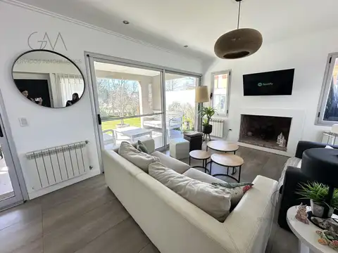 Casa 4 ambientes con 2 baños