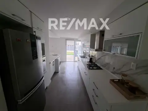 Casa 7 ambientes con 2 baños