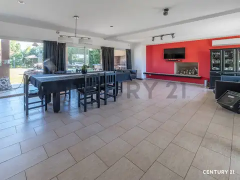 Casa en Venta con 2 cocheras