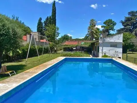 VENTA - CASA DE DOS DORMITORIOS CON PATIO Y PILETA - VILLA LA RIBERA, OLIVEROS