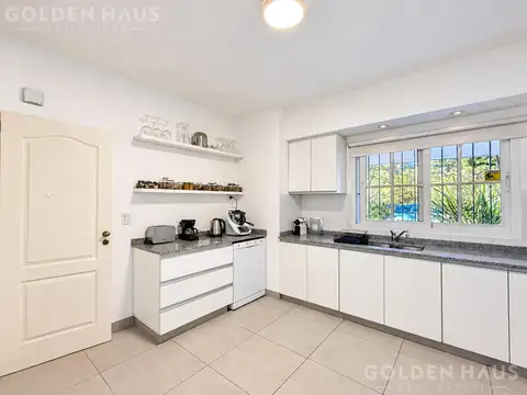 Casa 4 ambientes con 4 baños