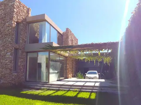 Venta  casa 1 dormitorio  Estrenar  Excelente calidad constructiva  Permutamos Rosario