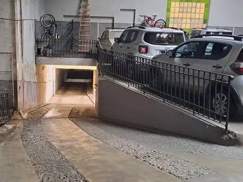 COCHERA EN PRIMER PISO ESPACIO GUARDACOCHE CON LUGAR ASIGNADO