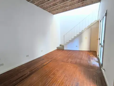 Depto Tipo Casa en Venta en Villa del Parque, USD 160.000