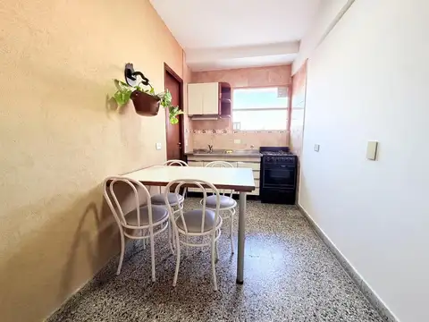 Departamento 4 ambientes con balcon y cochera