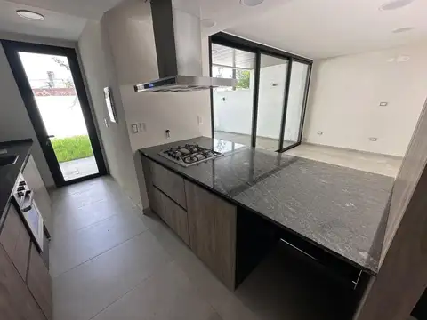 Casa en Alquiler al Este