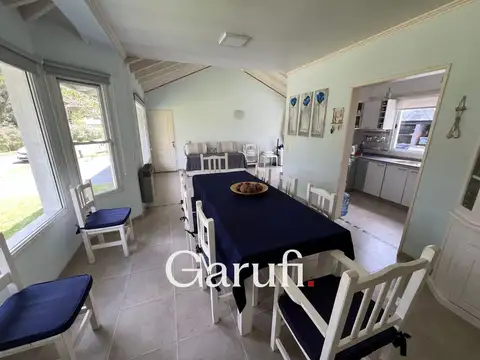 Casa 5 ambientes con 3 baños