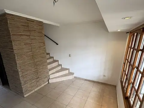 Casa en Alquiler en Carapachay, $ 1.300.000