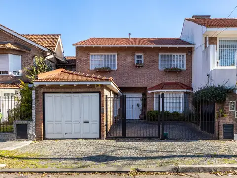 Casa EN VENTA de 7 Ambientes, con Pileta, en Olivos