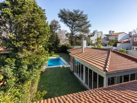 Casa 7 ambientes con 2 baños