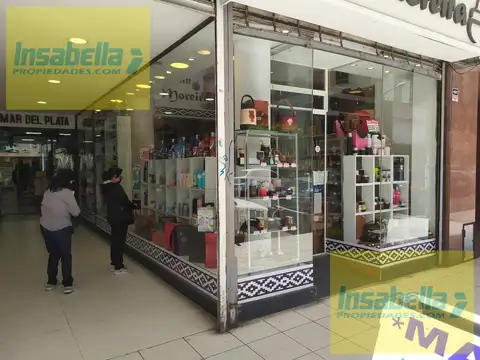 Rivadavia 2450, entre Santa Fé y Santiago del Estero