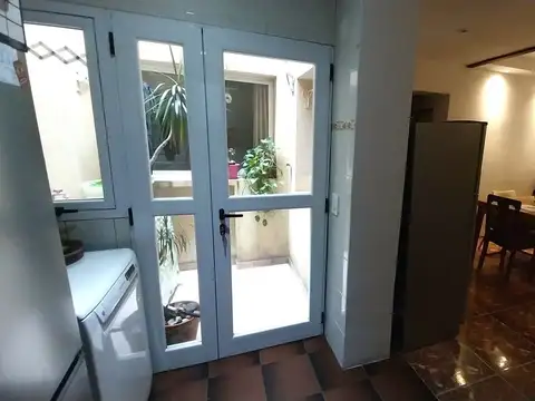 Casa 6 ambientes con 2 baños