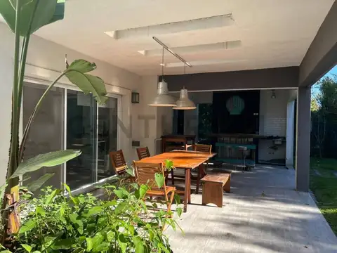 Venta de casa en Villa Olivos cerca de Pilar 6 ambientes con pileta Aranzazu