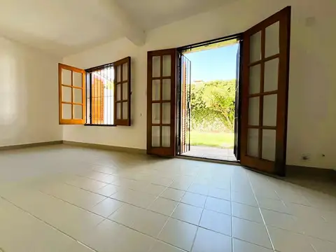 Casa en  Venta 3 dormitorios 2 baños con patio apto crédito