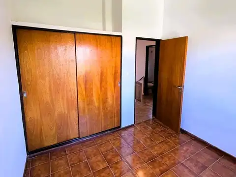 Casa 6 ambientes con 1 baño