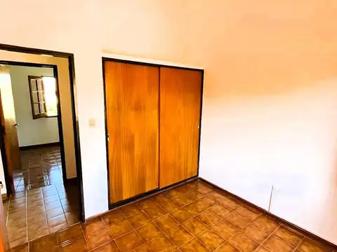 Casa 6 ambientes con 1 baño
