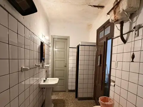 Ideal proyecto o reciclaje – Lote de 225 m² con jardín y casa sin PH