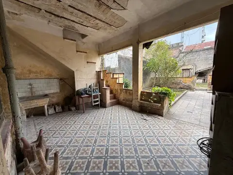 Casa 6 ambientes con 2 baños