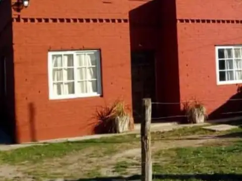 Casa en venta - 2 Dormitorios 1 Baño - 300Mts2 - Carmen de Areco