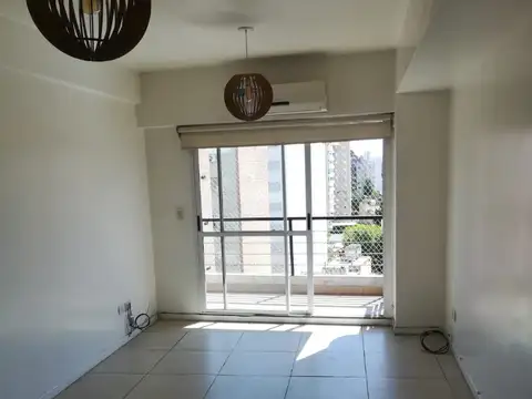 Excelente Dto 3 Amb con Balcón y Cochera Fija