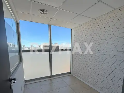 Oficina en Venta con 4 cocheras