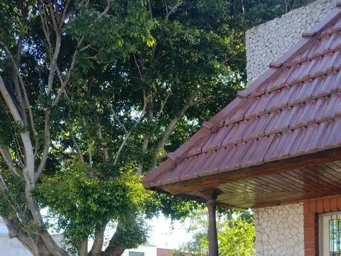 CASA EN VENTA IDEAL PARA 2 FLIAS, SUIPACHA AL 2900