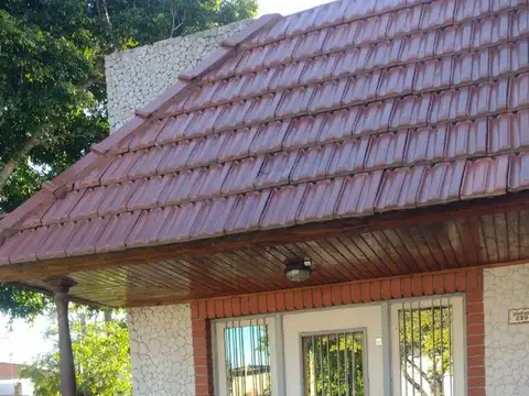 Casa 5 ambientes con 2 baños