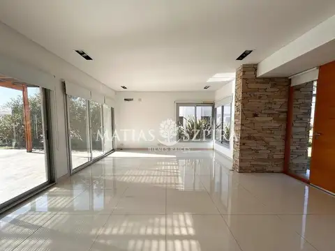 Casa 4 ambientes con 4 baños