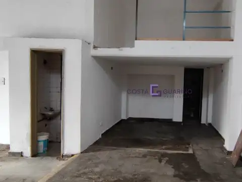 Local de 116 m² ubicado en esquina Avenida Crovara y Gorriti