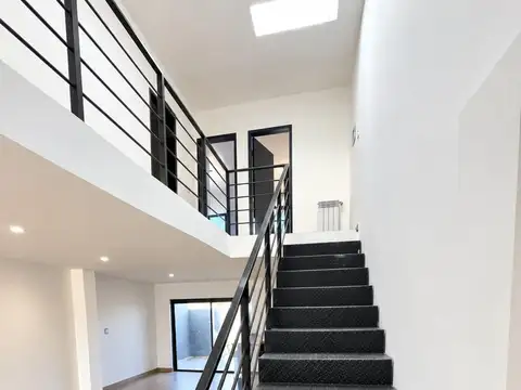 Depto Tipo Casa en Venta de 5 ambientes