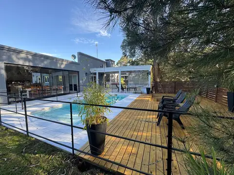 Casa en Venta en Barrio Cerrado Costa Esmeralda, USD 345.000