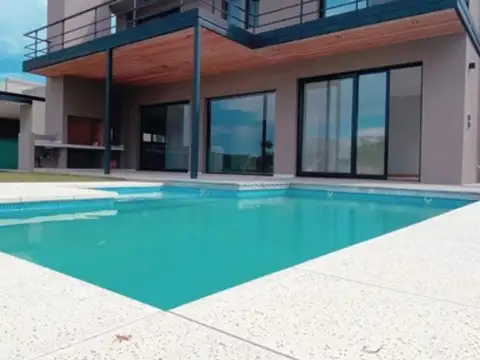 Casa 6 ambientes con 3 baños