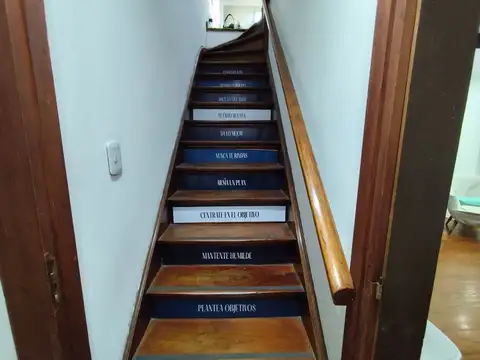 Casa 6 ambientes con 4 baños