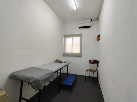 CASA 6 AMBIENTES EN VENTA EN LAVALLOL APTA CREDITO
