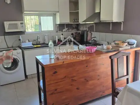 Casa 6 ambientes con 2 baños